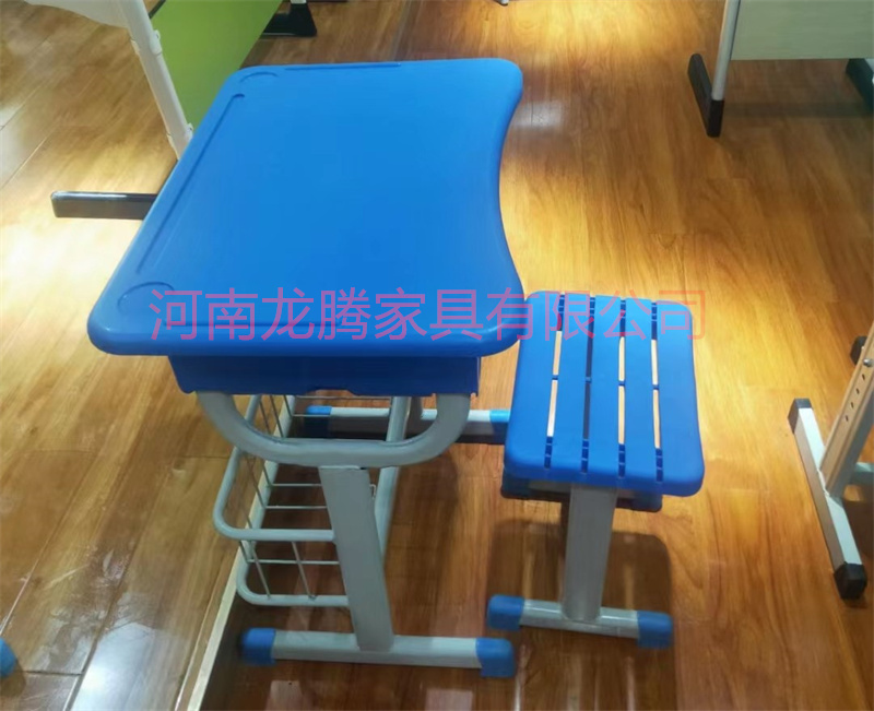 课桌椅